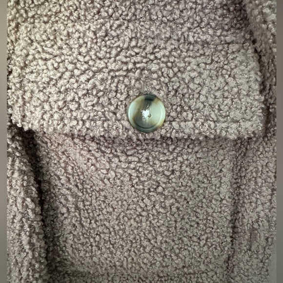 Abercrombie and Fitch Teddy Sherpa Shacket - Picture 3 of 10